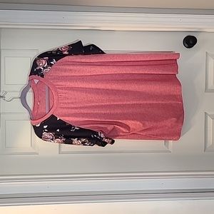 3X pink and black t-shirt.
